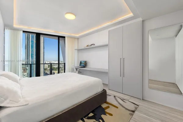 $6,800,000 | 1000 Biscayne Boulevard, Unit 2702, Miami, FL 33132