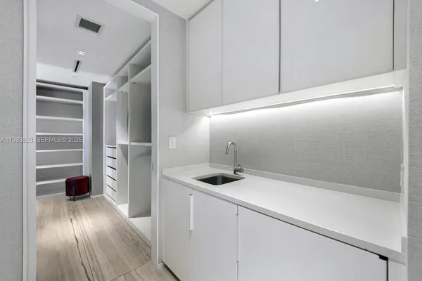 $6,800,000 | 1000 Biscayne Boulevard, Unit 2702, Miami, FL 33132