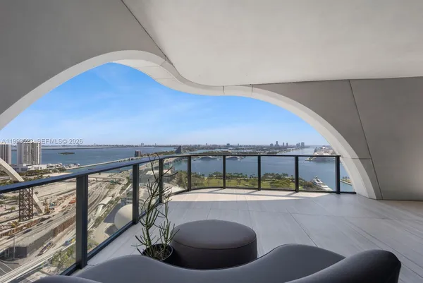 $6,800,000 | 1000 Biscayne Boulevard, Unit 2702, Miami, FL 33132