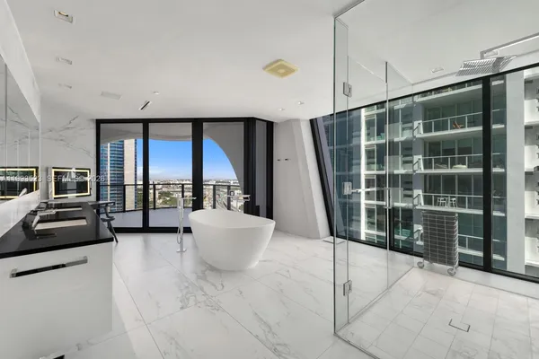 $6,800,000 | 1000 Biscayne Boulevard, Unit 2702, Miami, FL 33132