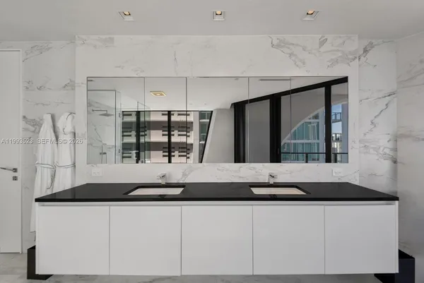 $6,800,000 | 1000 Biscayne Boulevard, Unit 2702, Miami, FL 33132