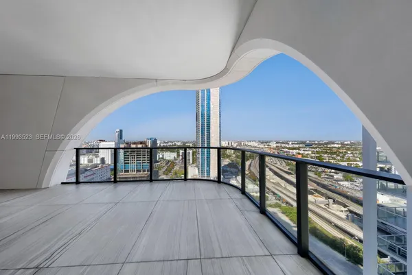 $6,800,000 | 1000 Biscayne Boulevard, Unit 2702, Miami, FL 33132