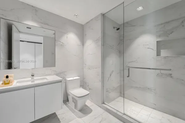 $6,800,000 | 1000 Biscayne Boulevard, Unit 2702, Miami, FL 33132