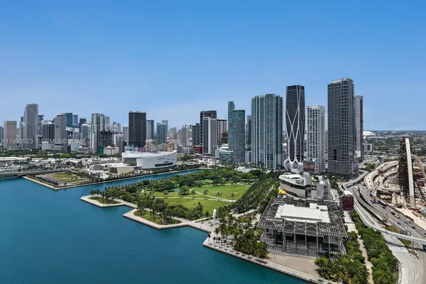 $6,800,000 | 1000 Biscayne Boulevard, Unit 2702, Miami, FL 33132