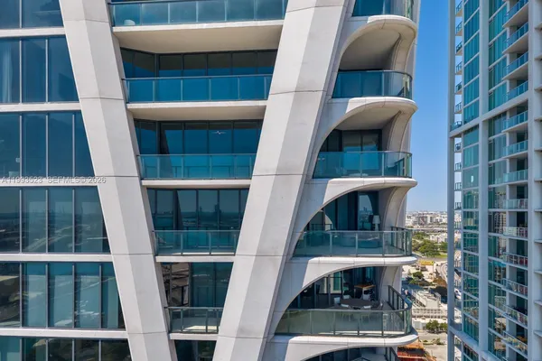 $6,800,000 | 1000 Biscayne Boulevard, Unit 2702, Miami, FL 33132