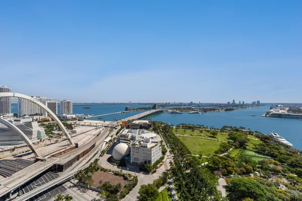 $6,800,000 | 1000 Biscayne Boulevard, Unit 2702, Miami, FL 33132