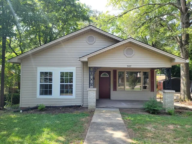 $159,500 | 307 Edgewood Street, Paris, TN 38242