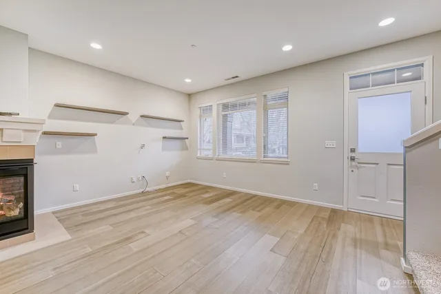 $3,990 | 1816 10th Avenue Northeast, Issaquah, WA 98029