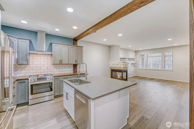 $3,990 | 1816 10th Avenue Northeast, Issaquah, WA 98029