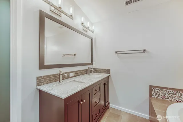 $3,990 | 1816 10th Avenue Northeast, Issaquah, WA 98029