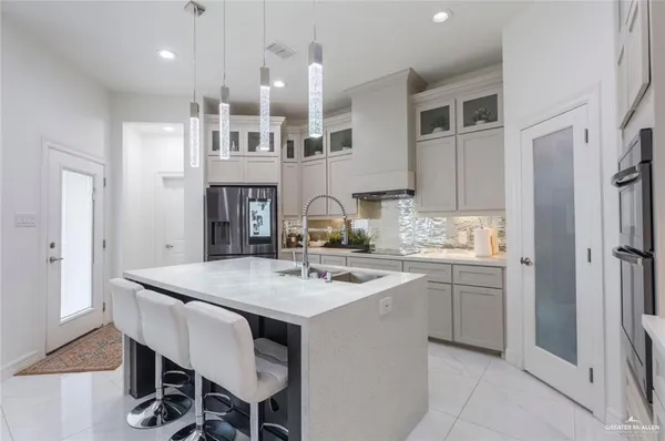 $2,350 | 407 West Carmel Avenue, Pharr, TX 78577