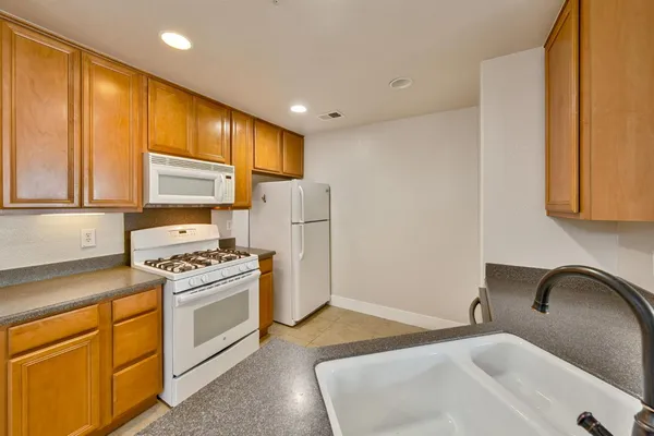 $320,000 | 6551 Hearthstone Circle, Unit 932, Rocklin, CA 95677