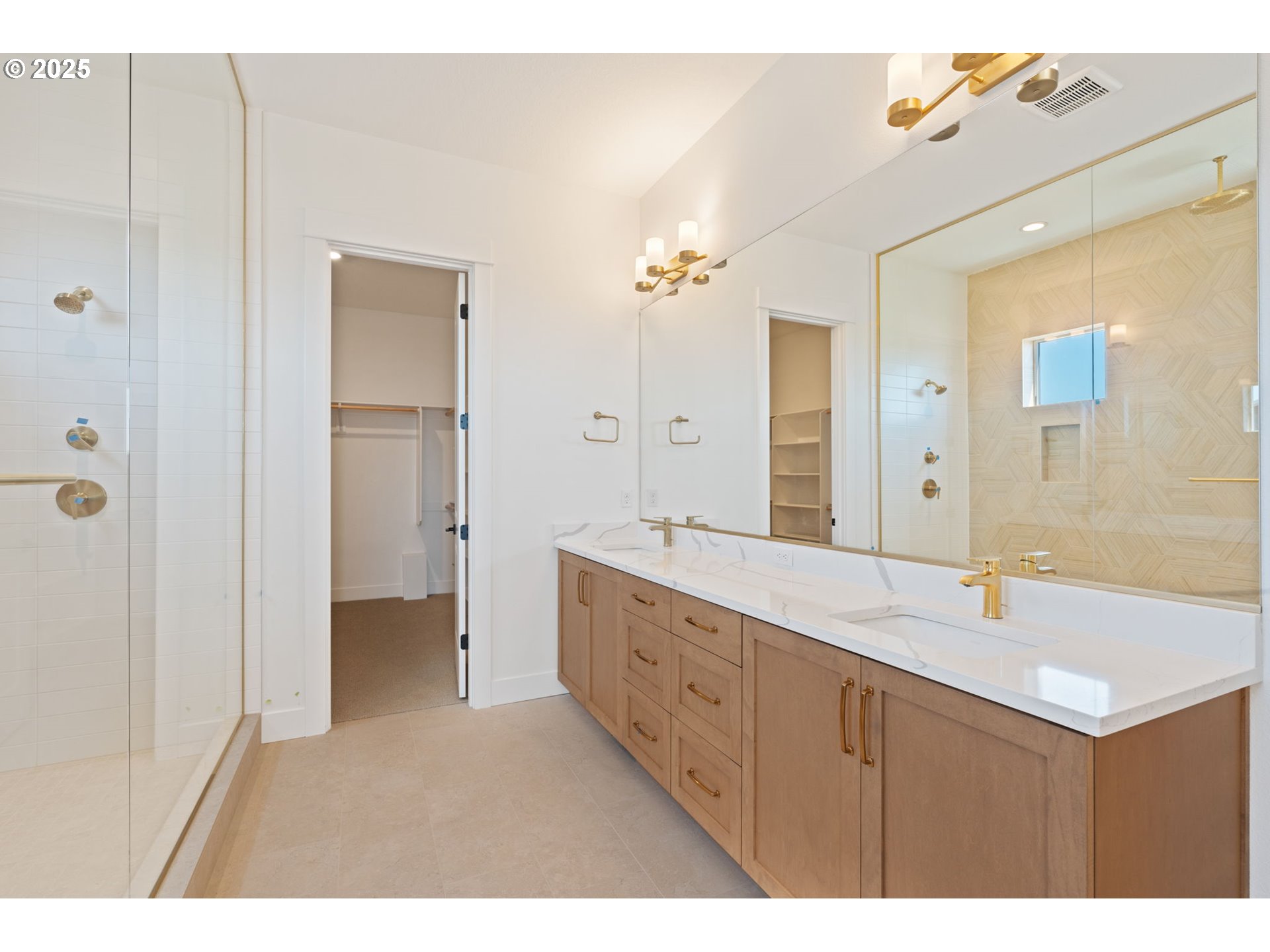 382 West Fir Loop Washougal, WA 98671 - Photo 22 of 47 a bathroom with a double vanity sink a large mirror and a bathtub