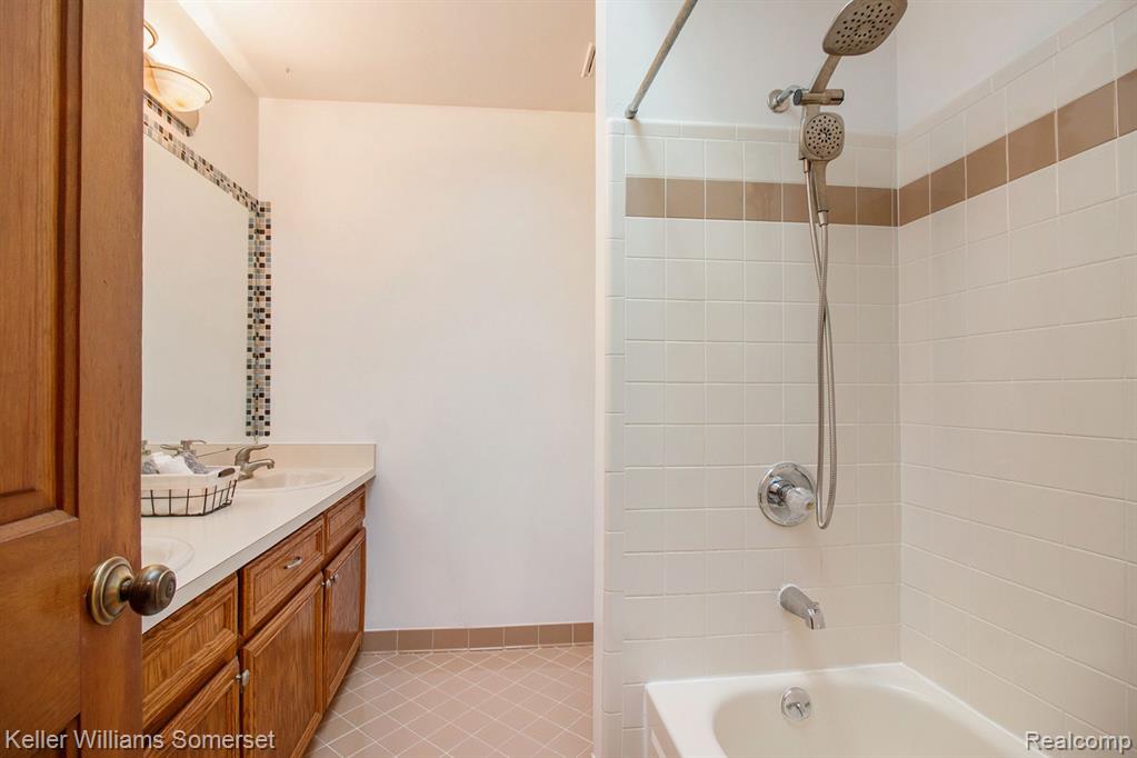 569 Sunlight Drive Rochester, MI 48309 - Photo 18 of 25