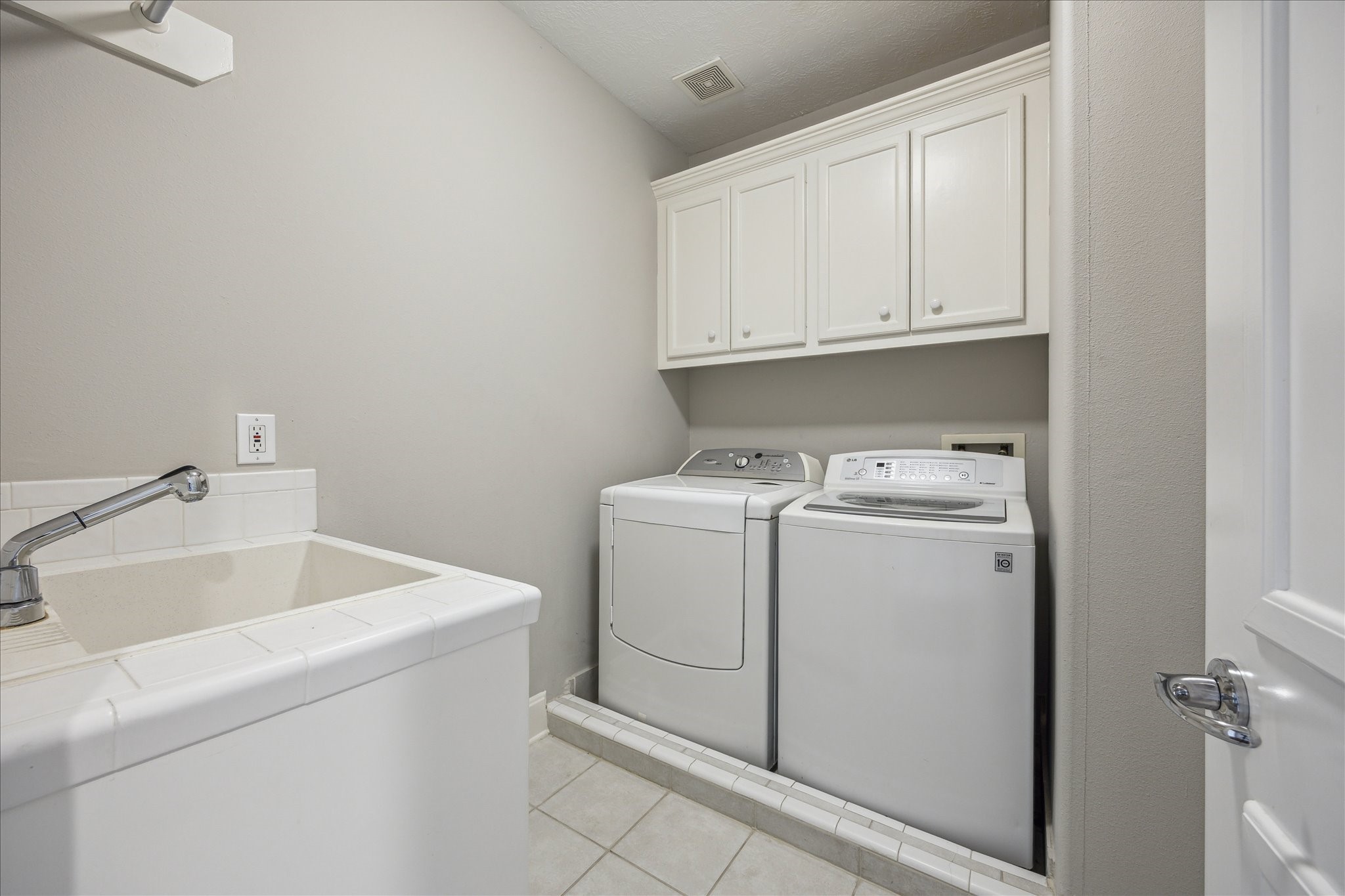 2817 Newman Street Houston, TX 77098 - Photo 30 of 36 a utility room with dryer and washer