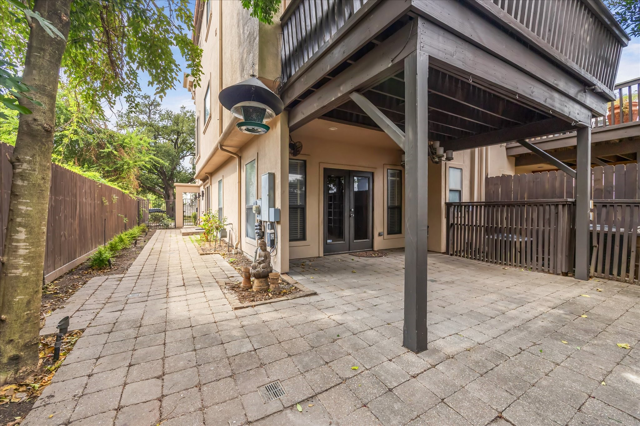 2817 Newman Street Houston, TX 77098 - Photo 33 of 36 a view of a chairs with wooden fence