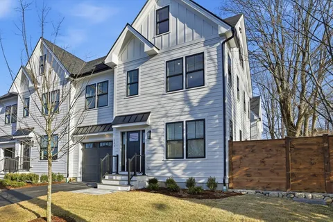 $1,195,000 | 10 Webber Avenue, Unit 102, Bedford, MA 01730