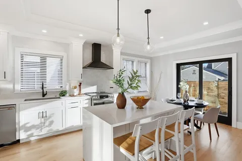 $1,195,000 | 10 Webber Avenue, Unit 102, Bedford, MA 01730