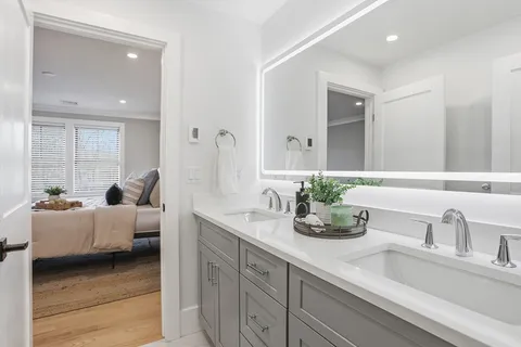 $1,195,000 | 10 Webber Avenue, Unit 102, Bedford, MA 01730