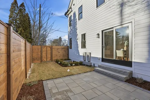 $1,195,000 | 10 Webber Avenue, Unit 102, Bedford, MA 01730