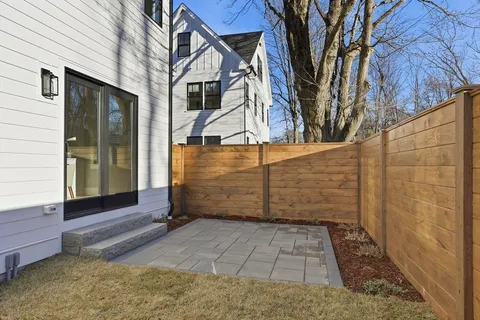 $1,195,000 | 10 Webber Avenue, Unit 102, Bedford, MA 01730