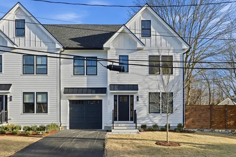 $1,195,000 | 10 Webber Avenue, Unit 102, Bedford, MA 01730