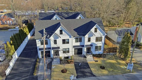 $1,195,000 | 10 Webber Avenue, Unit 102, Bedford, MA 01730