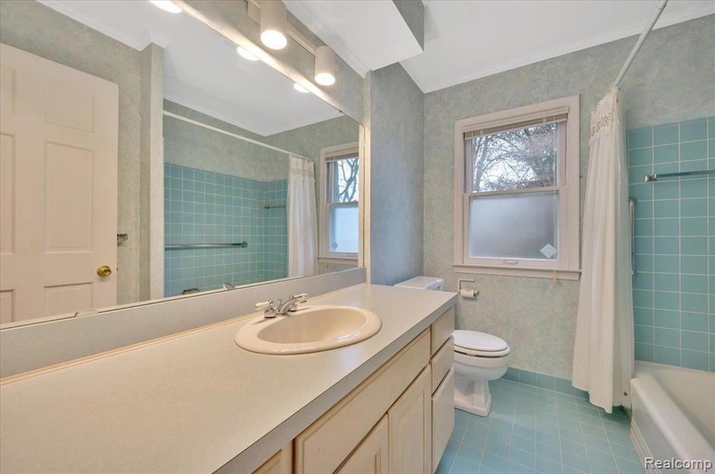 1882 Fair Oak Drive Rochester Hills, MI 48309 - Photo 8 of 19