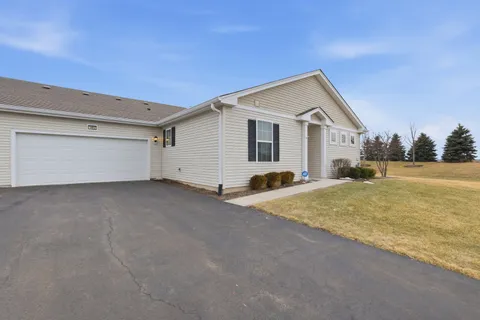 $305,000 | 1882 Southern Circle, Unit 1882, Pingree Grove, IL 60140