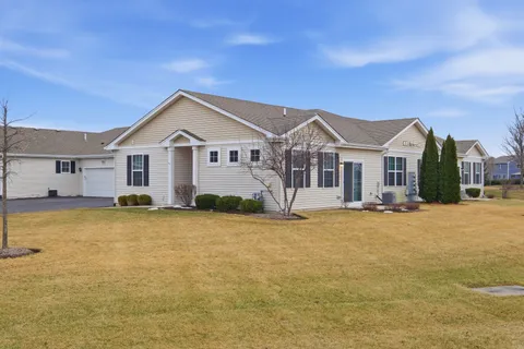 $305,000 | 1882 Southern Circle, Unit 1882, Pingree Grove, IL 60140