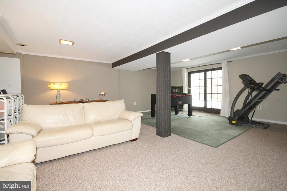 6808 Rolling Road Springfield, VA 22152 - Photo 22 of 27 Family Room