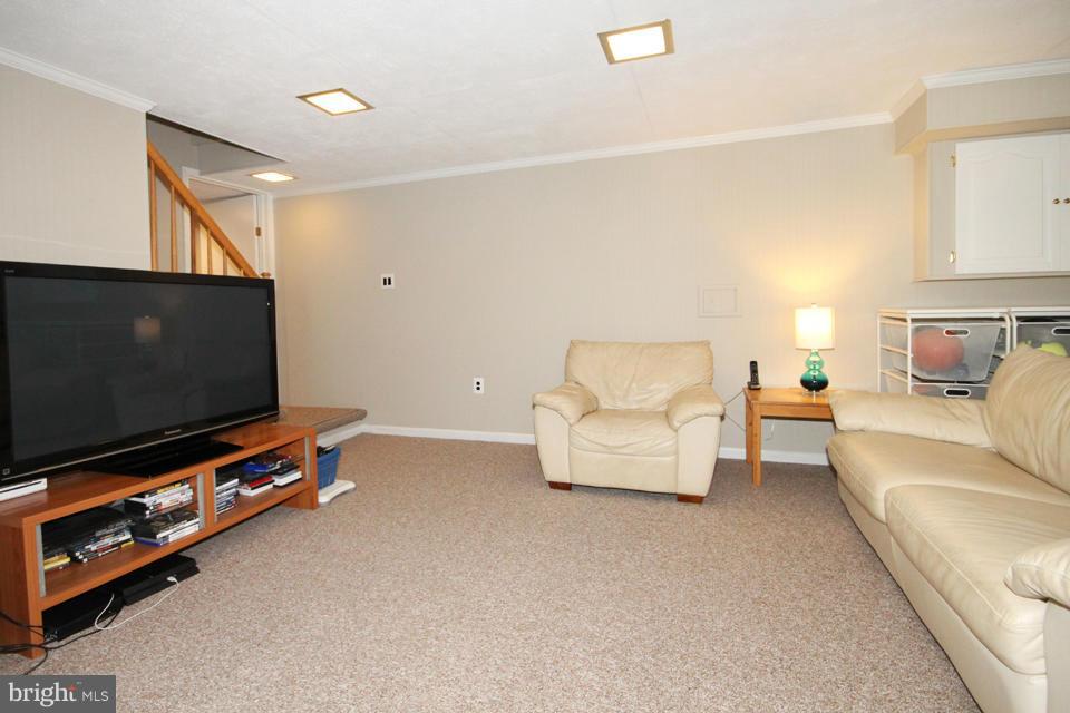 6808 Rolling Road Springfield, VA 22152 - Photo 24 of 27 Family Room