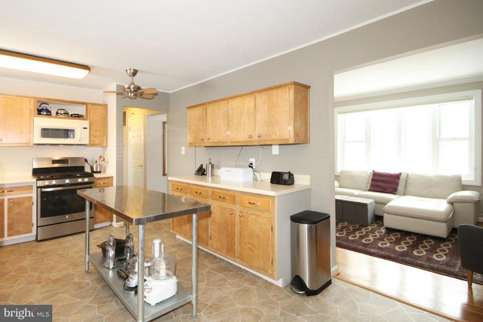 6808 Rolling Road Springfield, VA 22152 - Photo 6 of 27 Kitchen