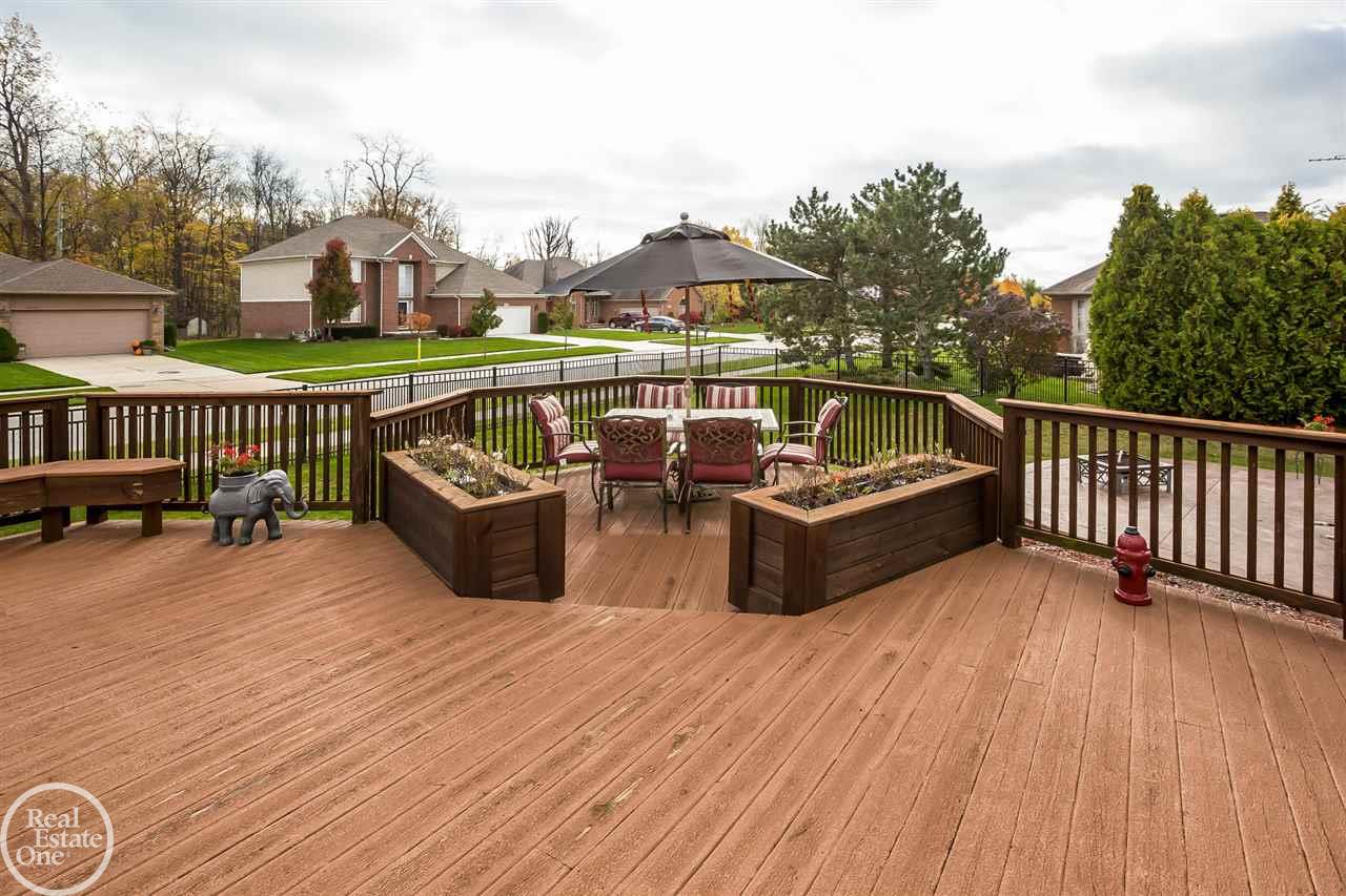 28316 Charleen Road New Baltimore, MI 48047 - Photo 47 of 48 31334923-46.JPG