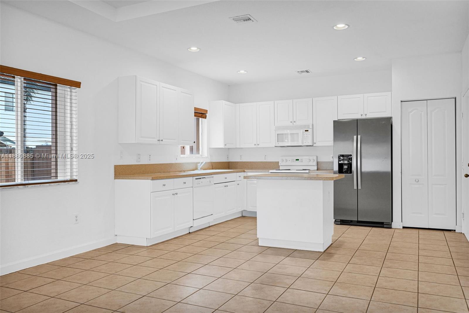 1609 Southwest 154th Path Miami, FL 33185 - Photo 17 of 70 Gallery Image 17