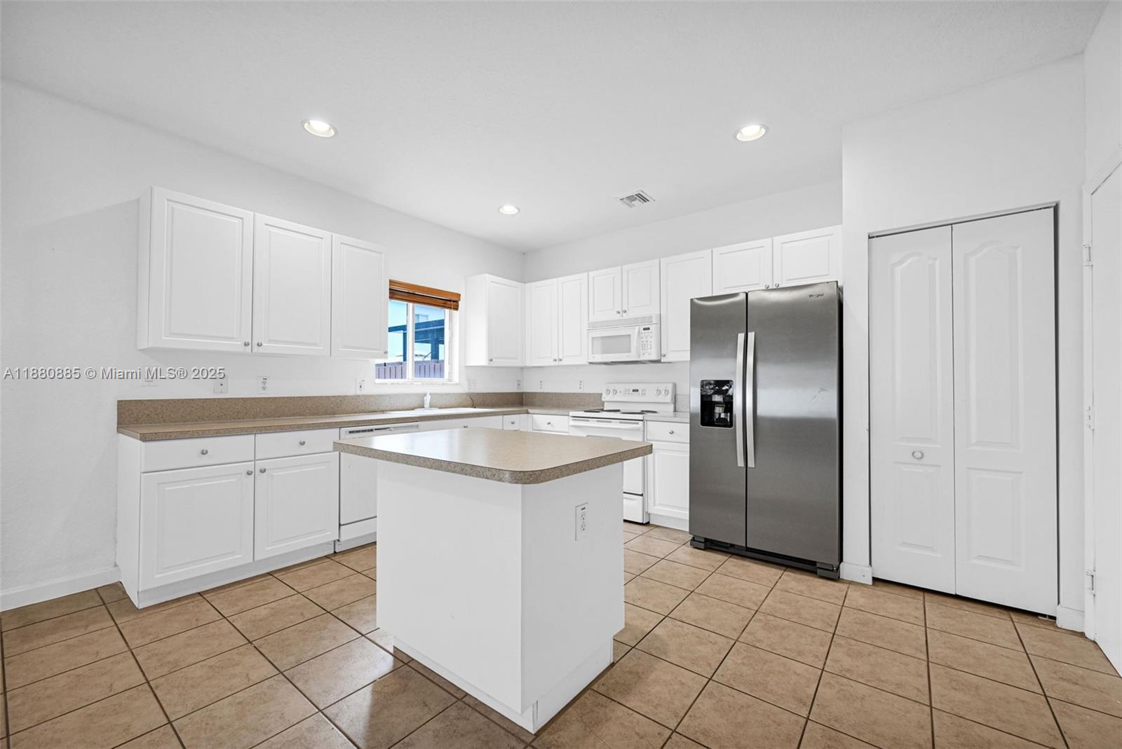 1609 Southwest 154th Path Miami, FL 33185 - Photo 18 of 70 Gallery Image 18