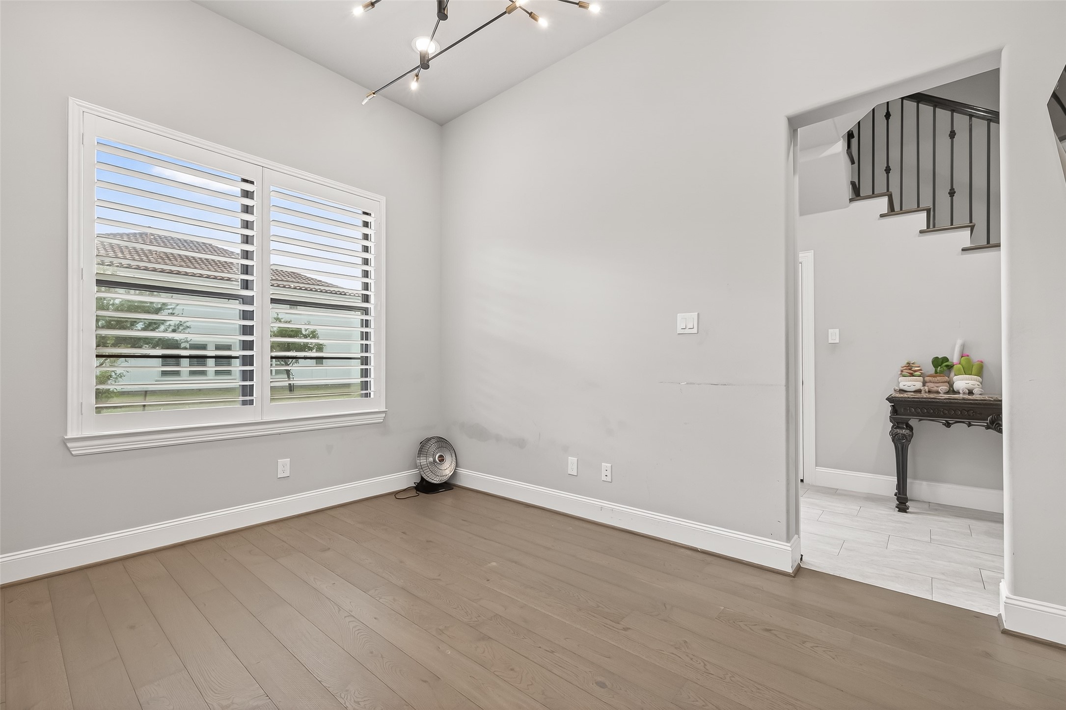 2435 Prairie Hollow Lane Houston, TX 77077 - Photo 15 of 50 an empty room with windows and closet