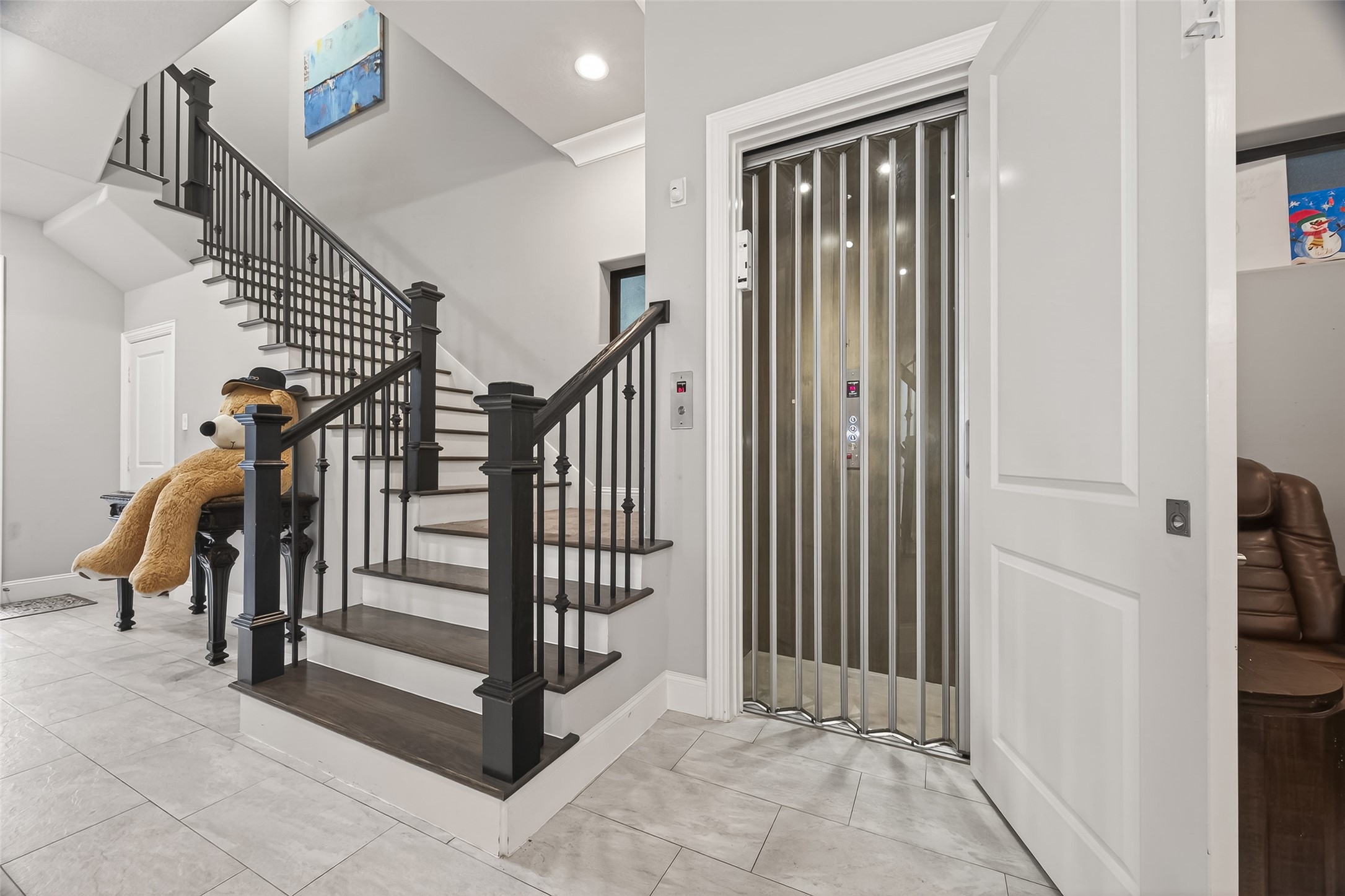 2435 Prairie Hollow Lane Houston, TX 77077 - Photo 6 of 50 a view of entryway and hall