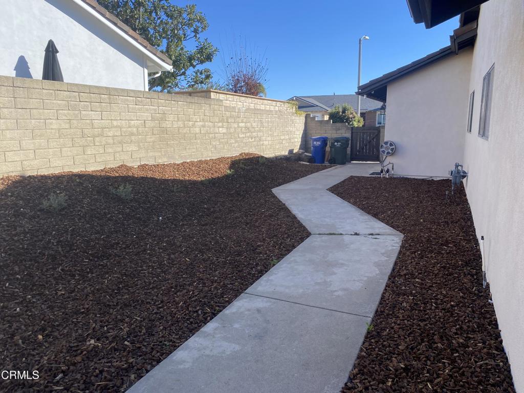 3 Venus Street Thousand Oaks, CA 91360 - Photo 23 of 27 a backyard of a house
