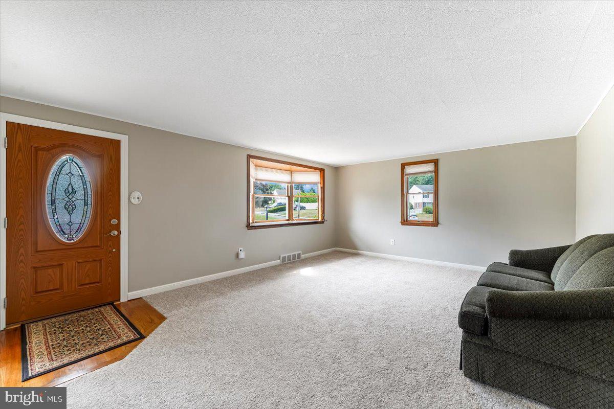 60 South Ann Road Broomall, PA 19008 - Photo 3 of 29 Living Room