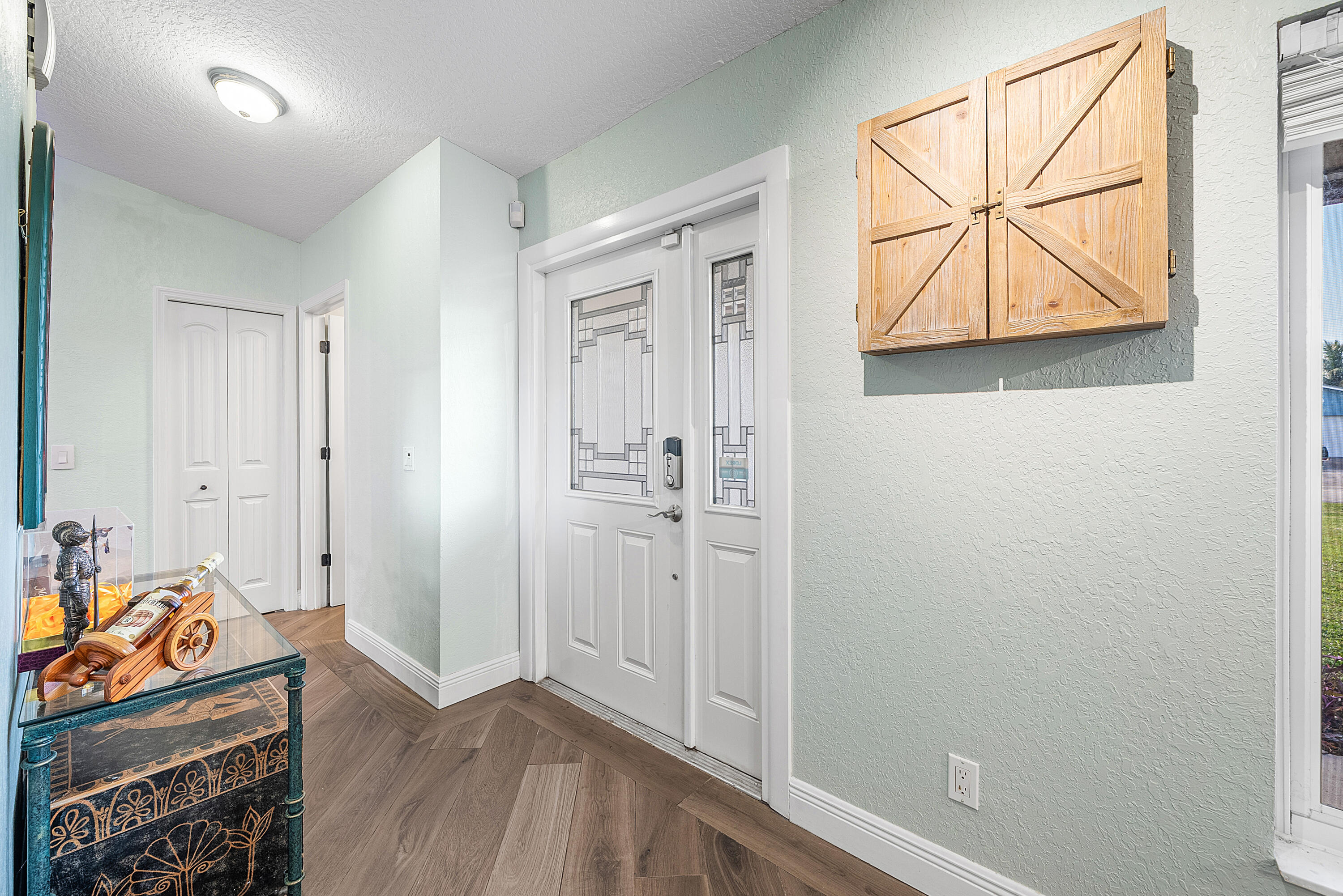 74 West Palmetto Road Lake Worth, FL 33467 - Photo 4 of 37 005-74WestPalmettoRoad-LakeWorth-FL-3346