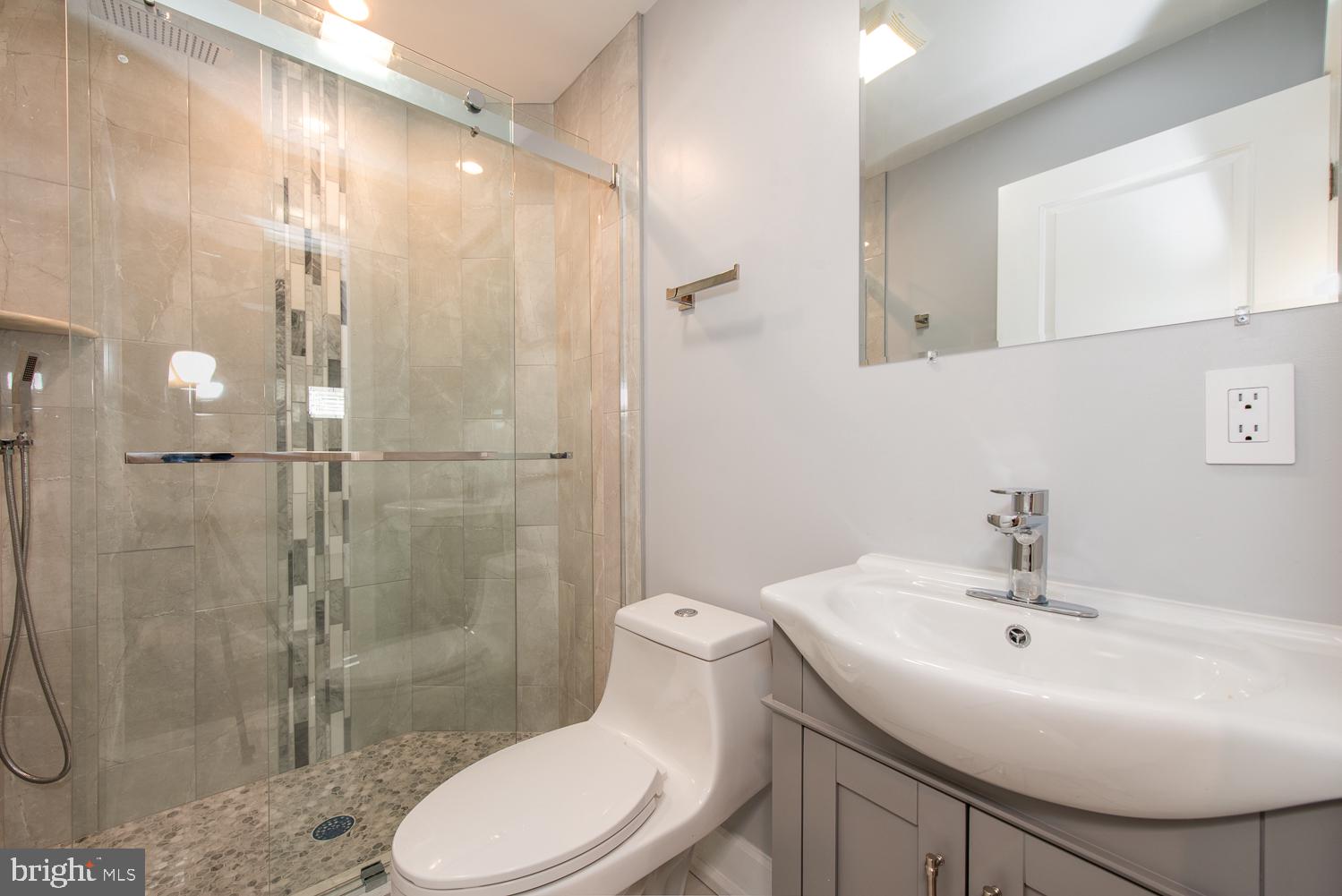 5906 Brunswick Street Springfield, VA 22150 - Photo 11 of 25 Gallery Image 11