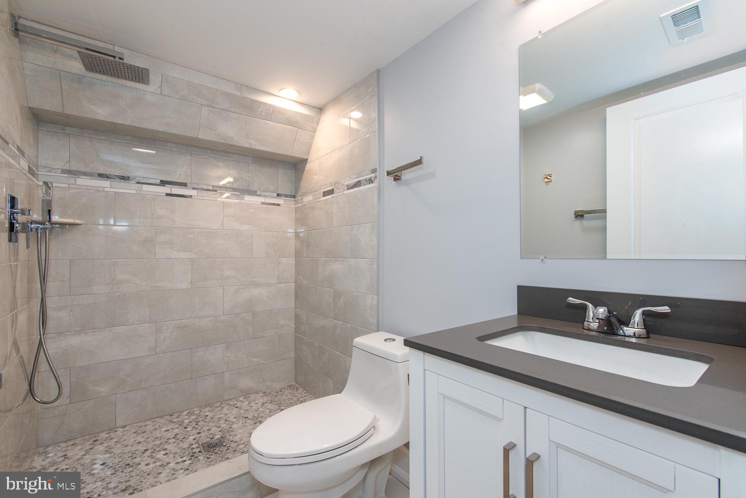 5906 Brunswick Street Springfield, VA 22150 - Photo 12 of 25 Gallery Image 12