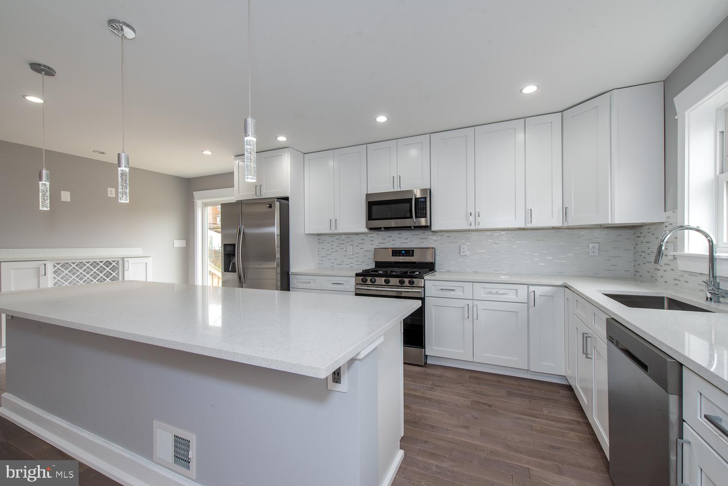 5906 Brunswick Street Springfield, VA 22150 - Photo 5 of 25 Gallery Image 5