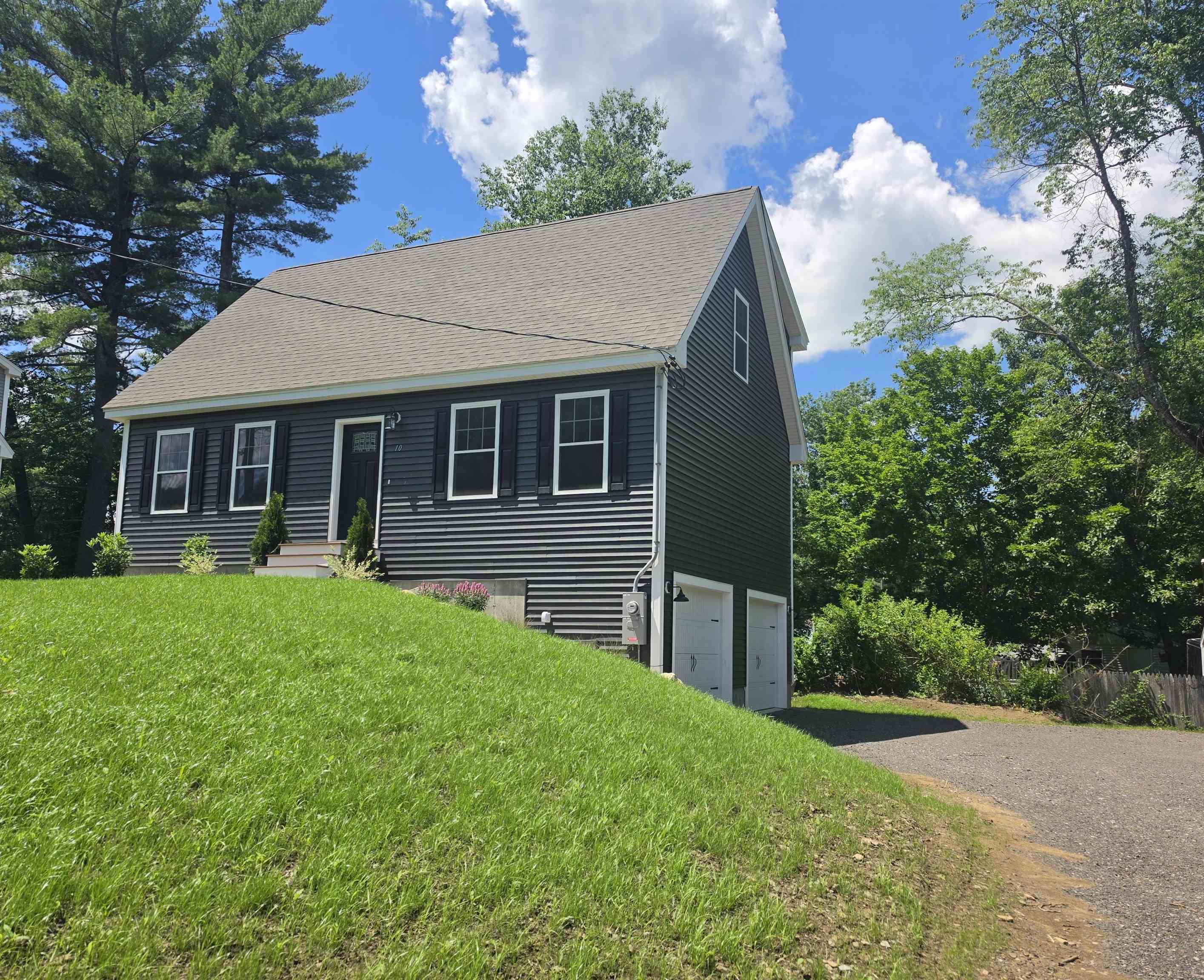10 Phyllis Avenue Raymond, NH 03077 - Photo 2 of 19