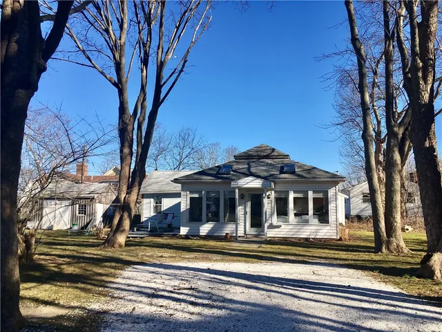 $1,550 | 20 Lawton Avenue, Tiverton, RI 02878