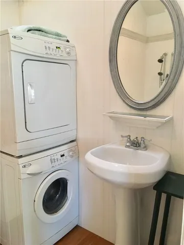 $1,550 | 20 Lawton Avenue, Tiverton, RI 02878