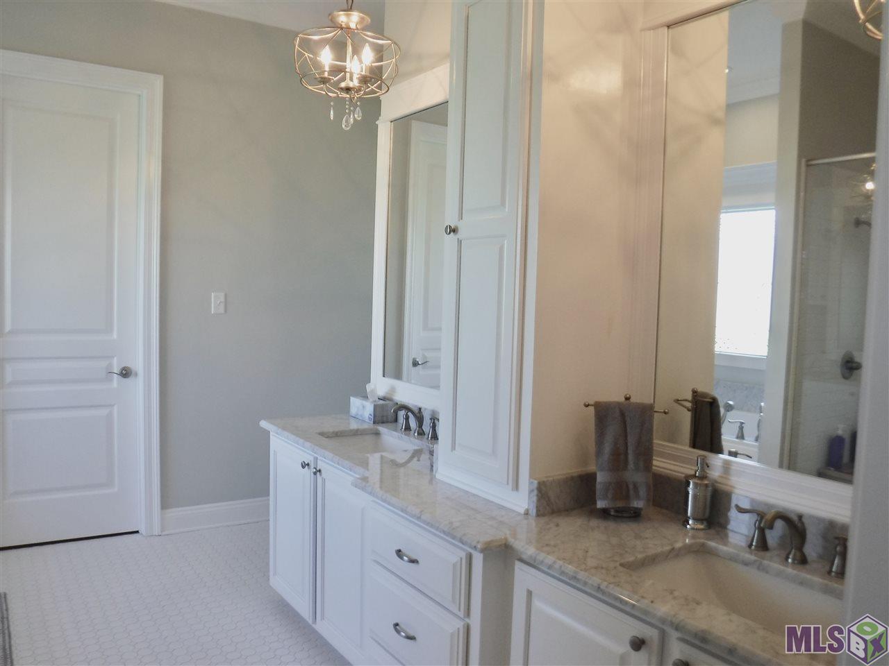 204 Rue Richard Gray, LA 70359 - Photo 14 of 32 Master Bath