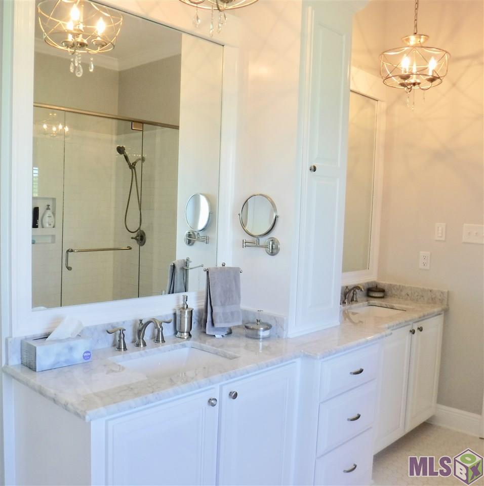 204 Rue Richard Gray, LA 70359 - Photo 15 of 32 Master Bath