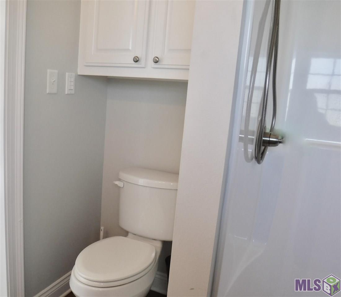 204 Rue Richard Gray, LA 70359 - Photo 24 of 32 Outdoor Bathroom